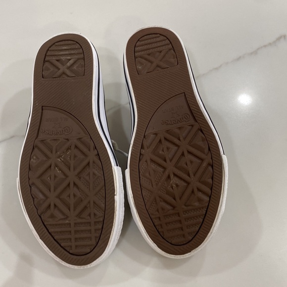 Converse - Picture 2 of 3